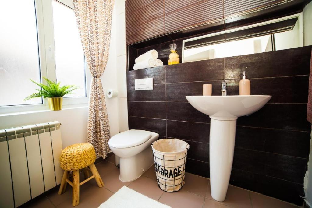 Guesthouse Smart Букурещ Екстериор снимка